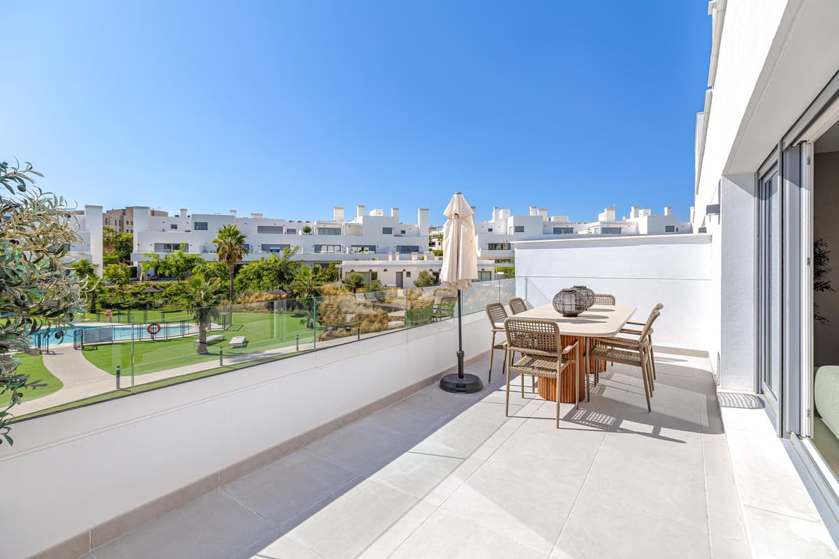 Middle Floor Apartment in Estepona — photo 1 of 10