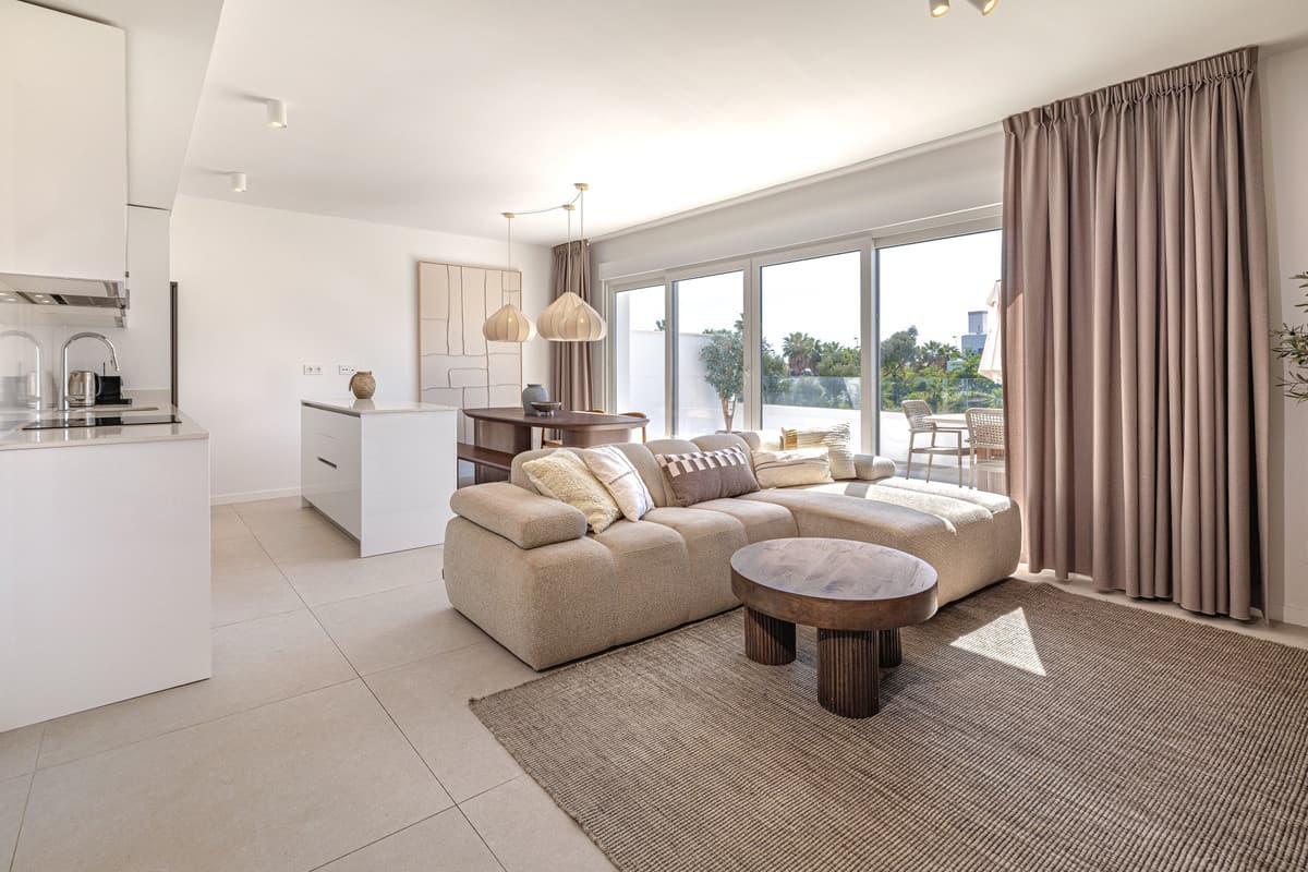 Middle Floor Apartment in Estepona — photo 2 of 10