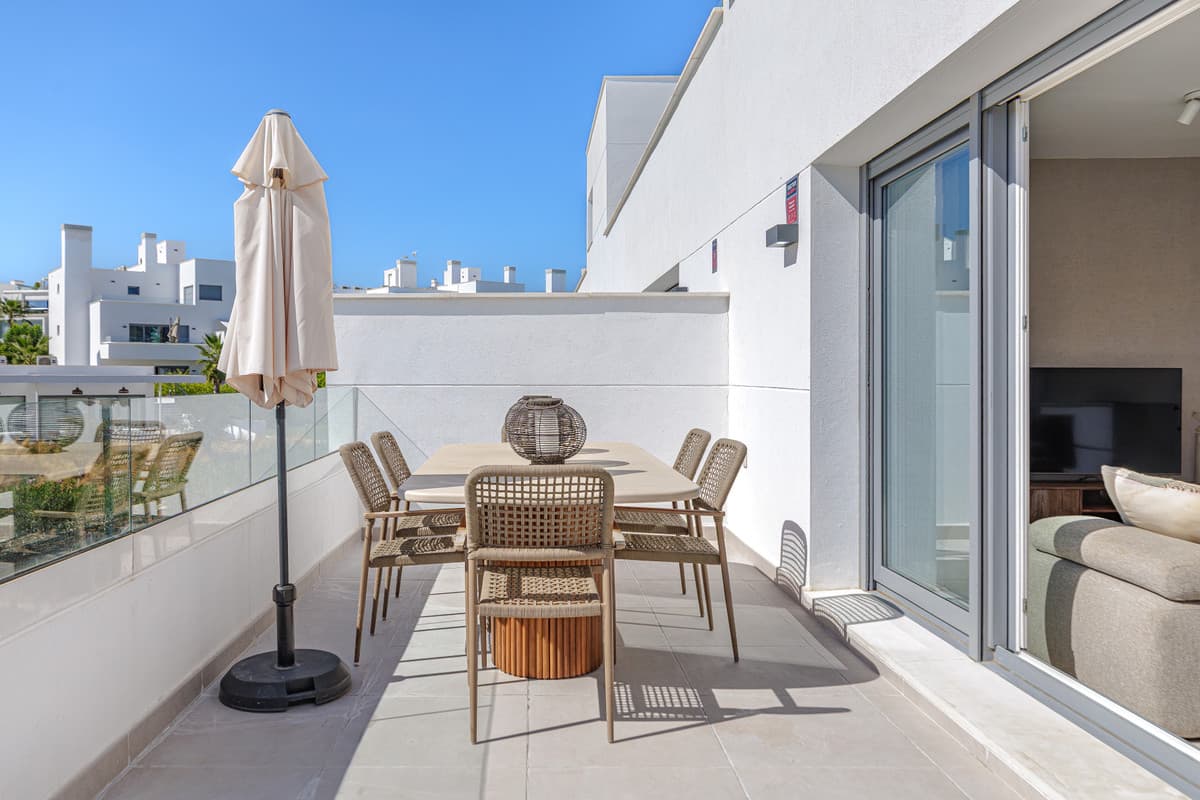 Middle Floor Apartment in Estepona — photo 4 of 10