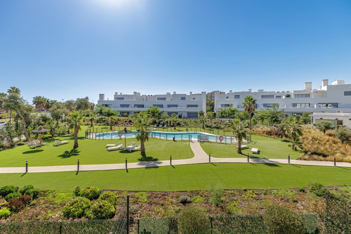 Middle Floor Apartment in Estepona — photo 5 of 10