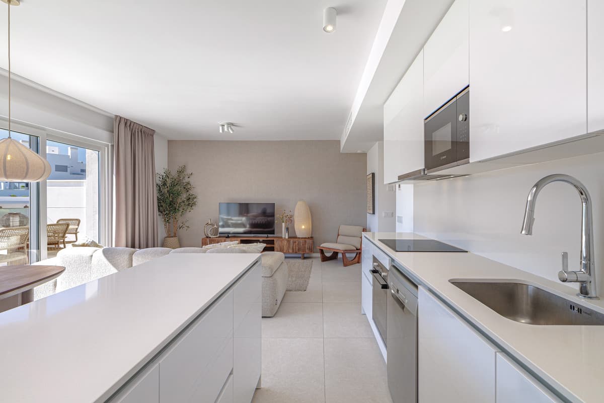 Middle Floor Apartment in Estepona — photo 10 of 10