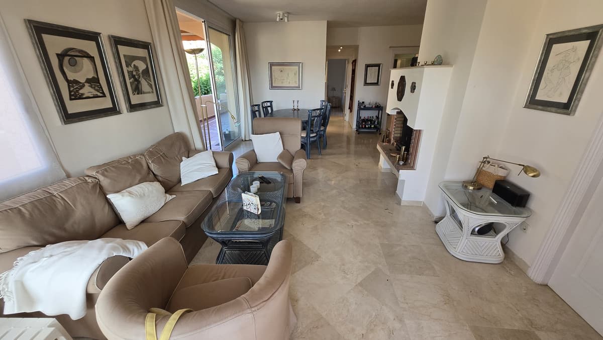 Middle Floor Apartment in The Golden Mile — photo 5 of 10