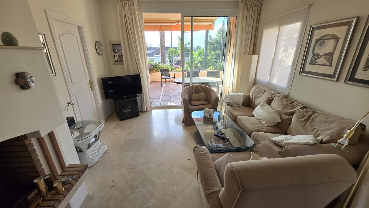 Middle Floor Apartment in The Golden Mile — photo 6 of 10