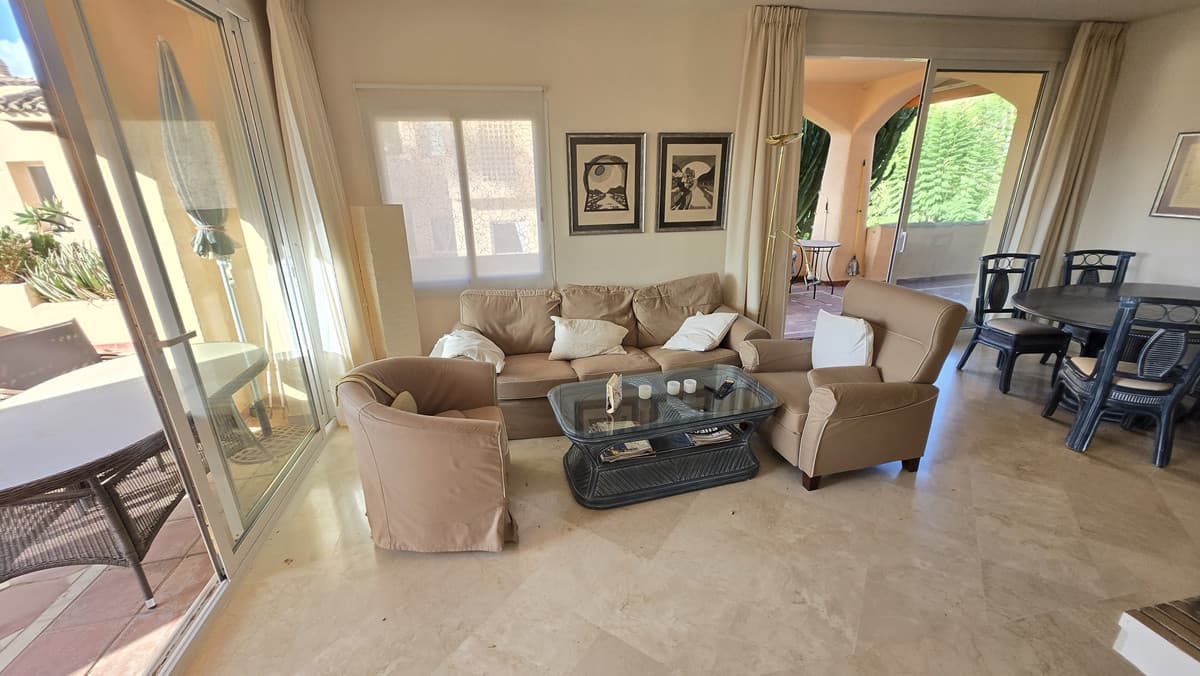 Middle Floor Apartment in The Golden Mile — photo 9 of 10