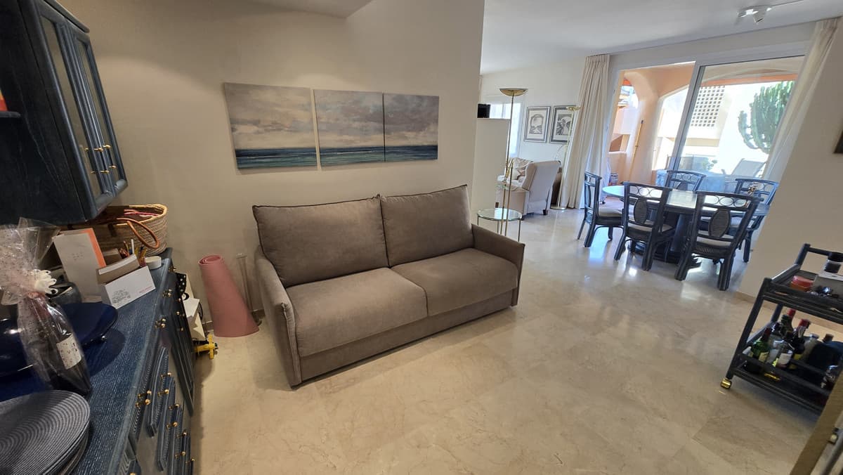 Middle Floor Apartment in The Golden Mile — photo 10 of 10