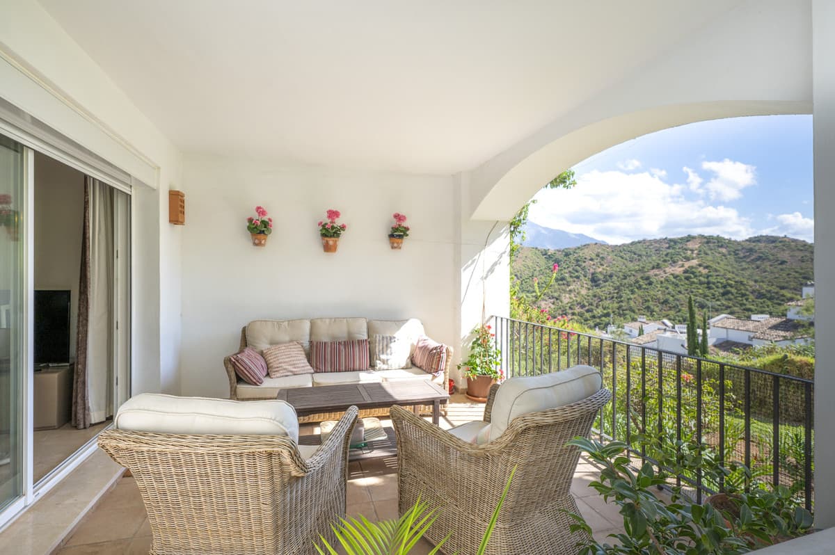 Ground Floor Apartment in Benahavís — photo 2 of 10