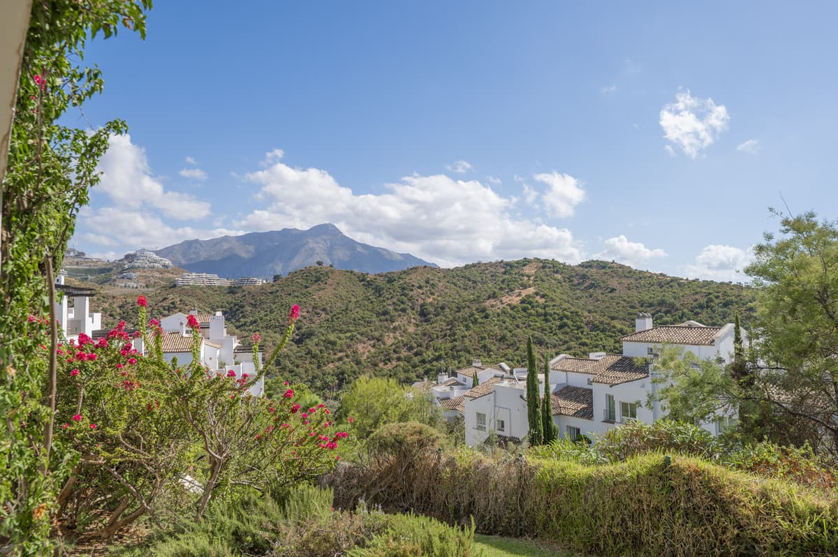 Ground Floor Apartment in Benahavís — photo 3 of 10