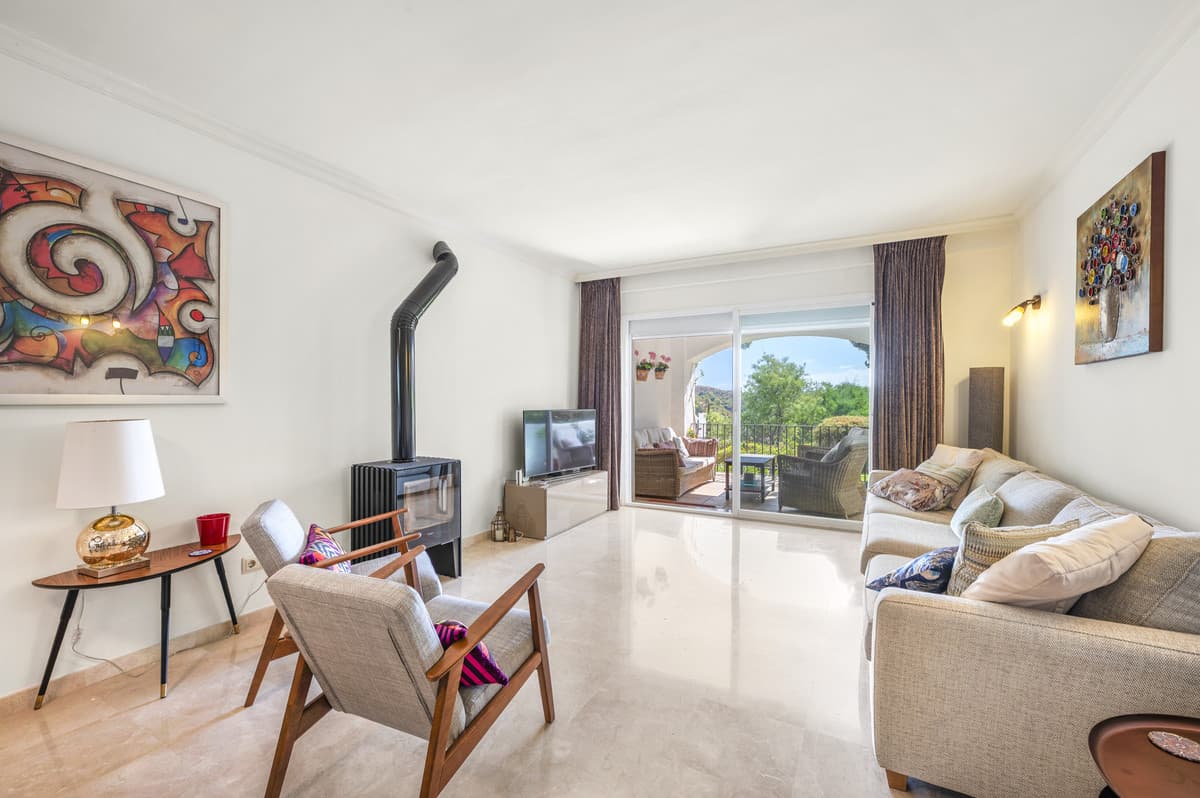 Ground Floor Apartment in Benahavís — photo 7 of 10