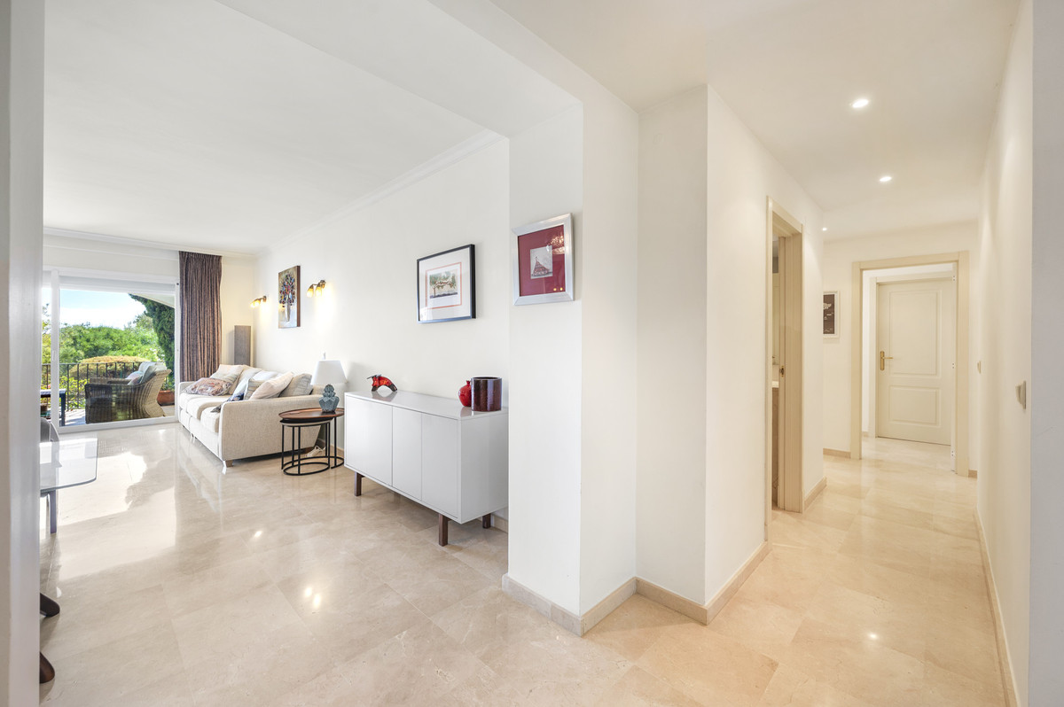 Ground Floor Apartment in Benahavís — photo 10 of 10
