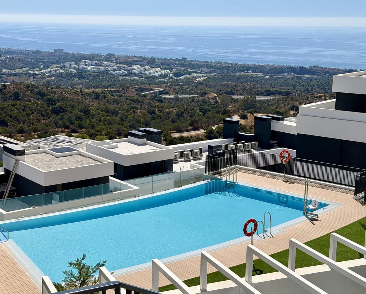 Middle Floor Apartment in Marbella — photo 2 of 10