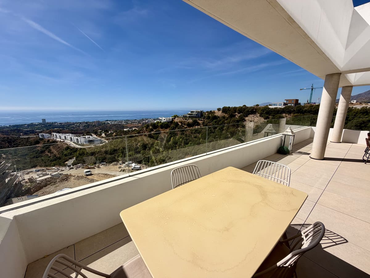 Middle Floor Apartment in Marbella — photo 3 of 10