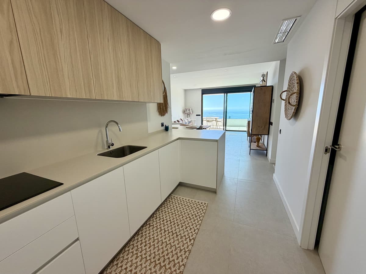 Middle Floor Apartment in Marbella — photo 4 of 10