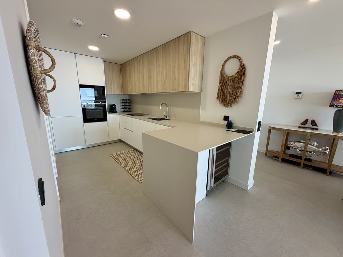 Middle Floor Apartment in Marbella — photo 5 of 10