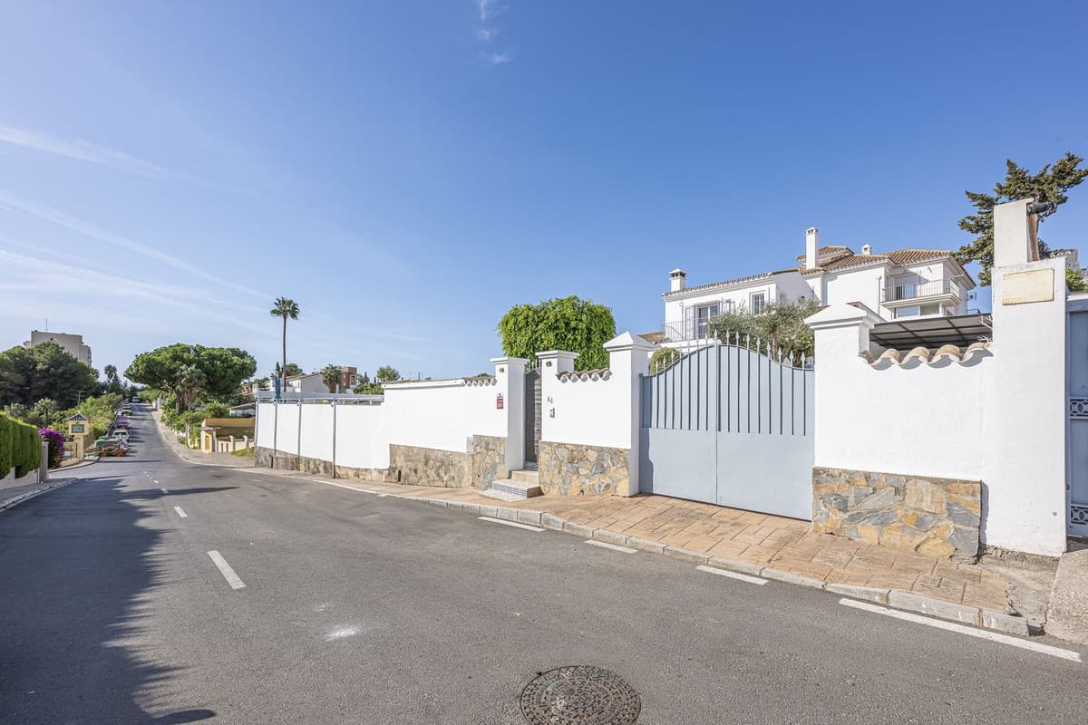 Detached Villa in Estepona — photo 2 of 10