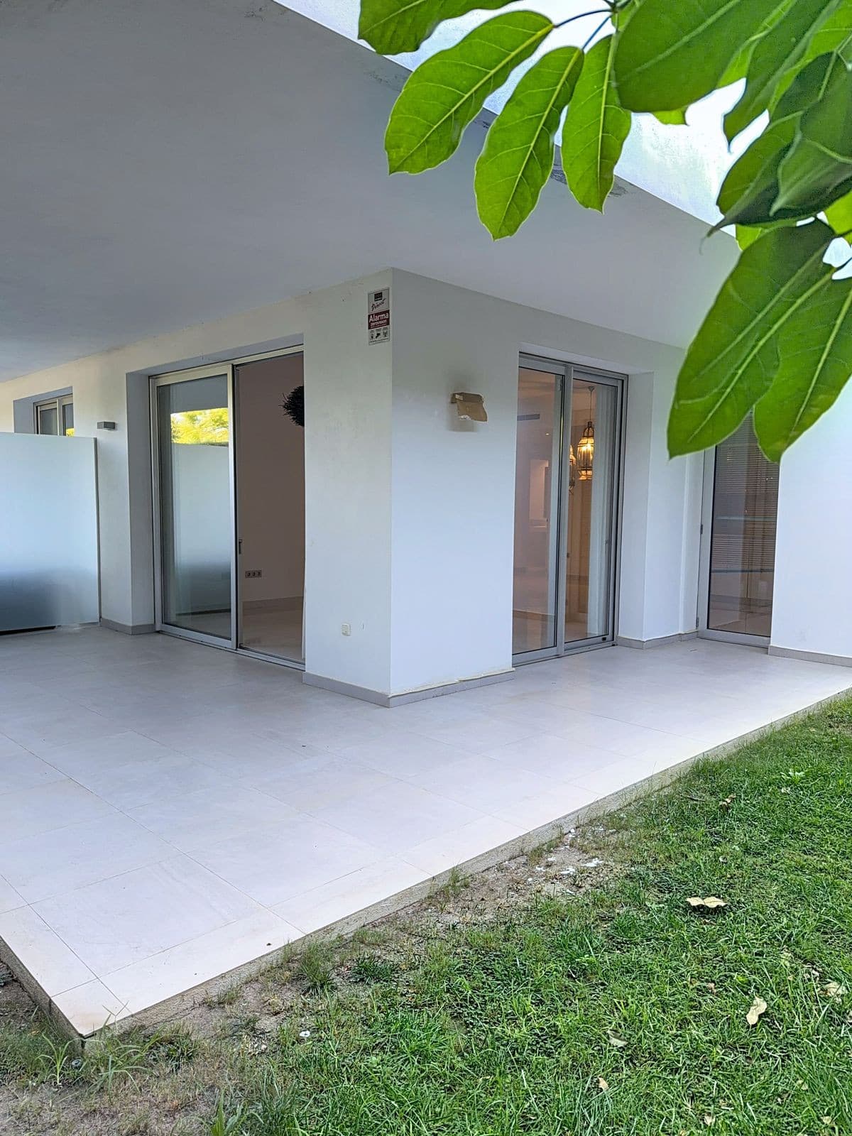 Ground Floor Apartment in Bel Air — photo 9 of 10