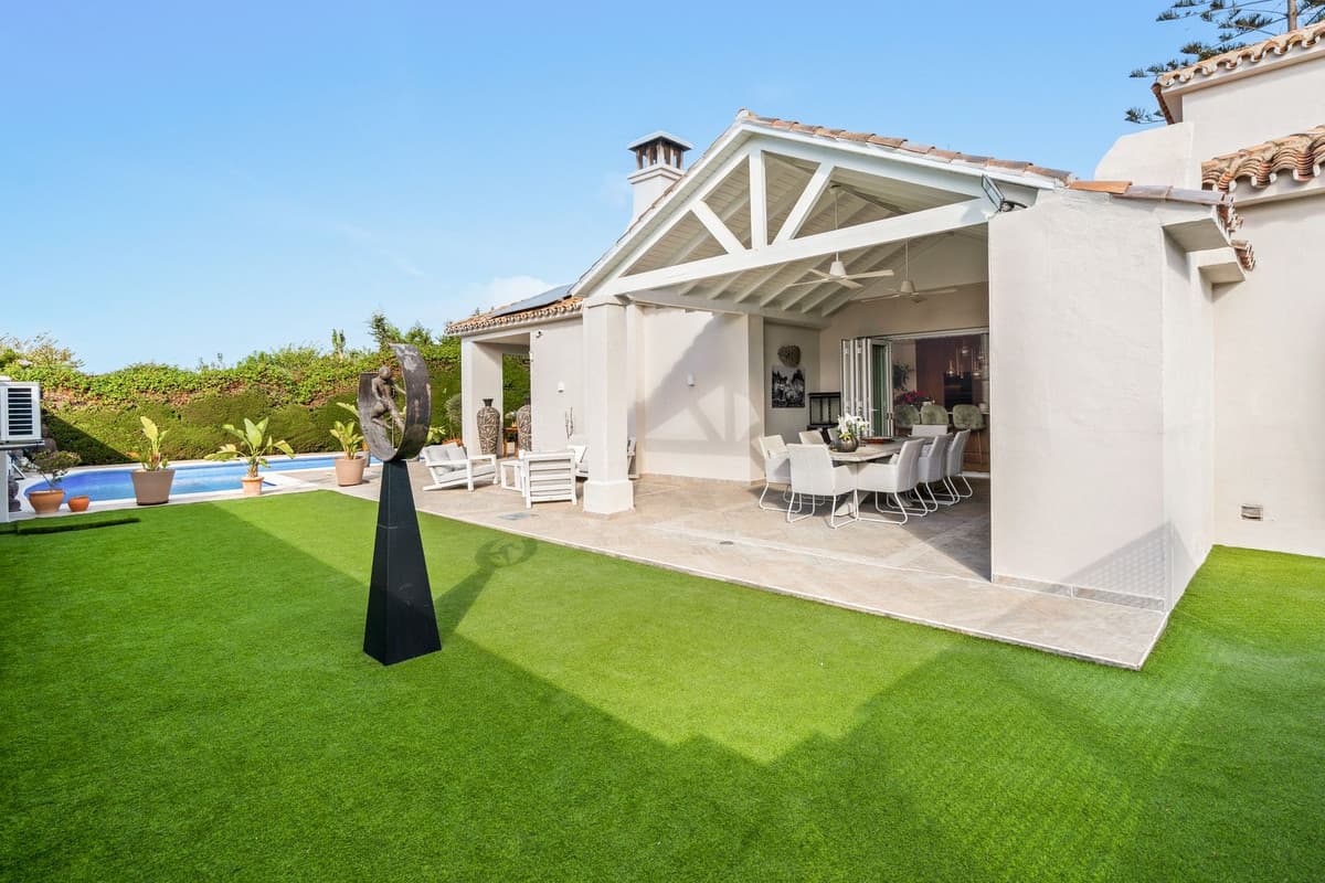 Detached Villa in Estepona — photo 2 of 10