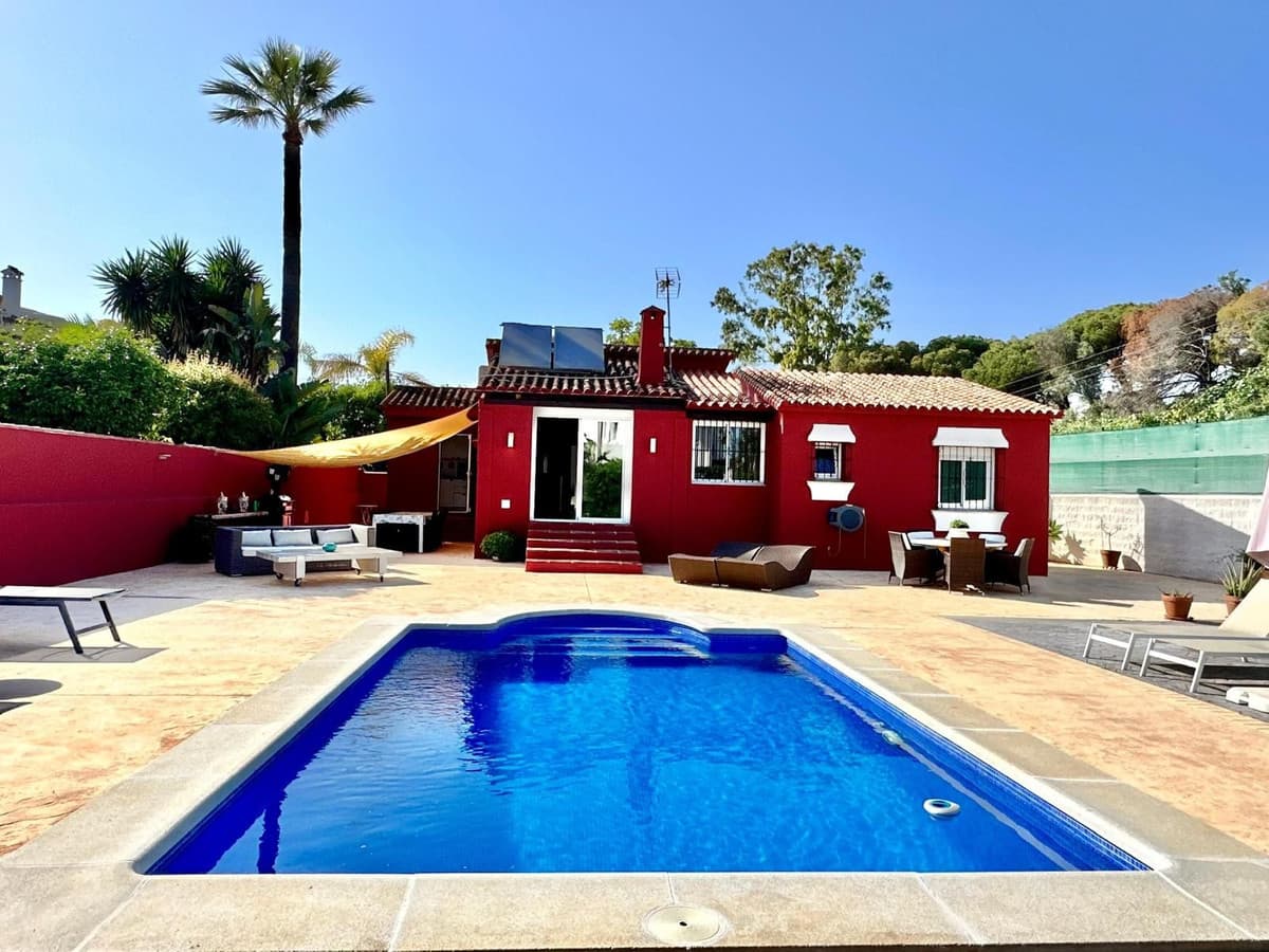 Detached Villa in Marbella — photo 1 of 10