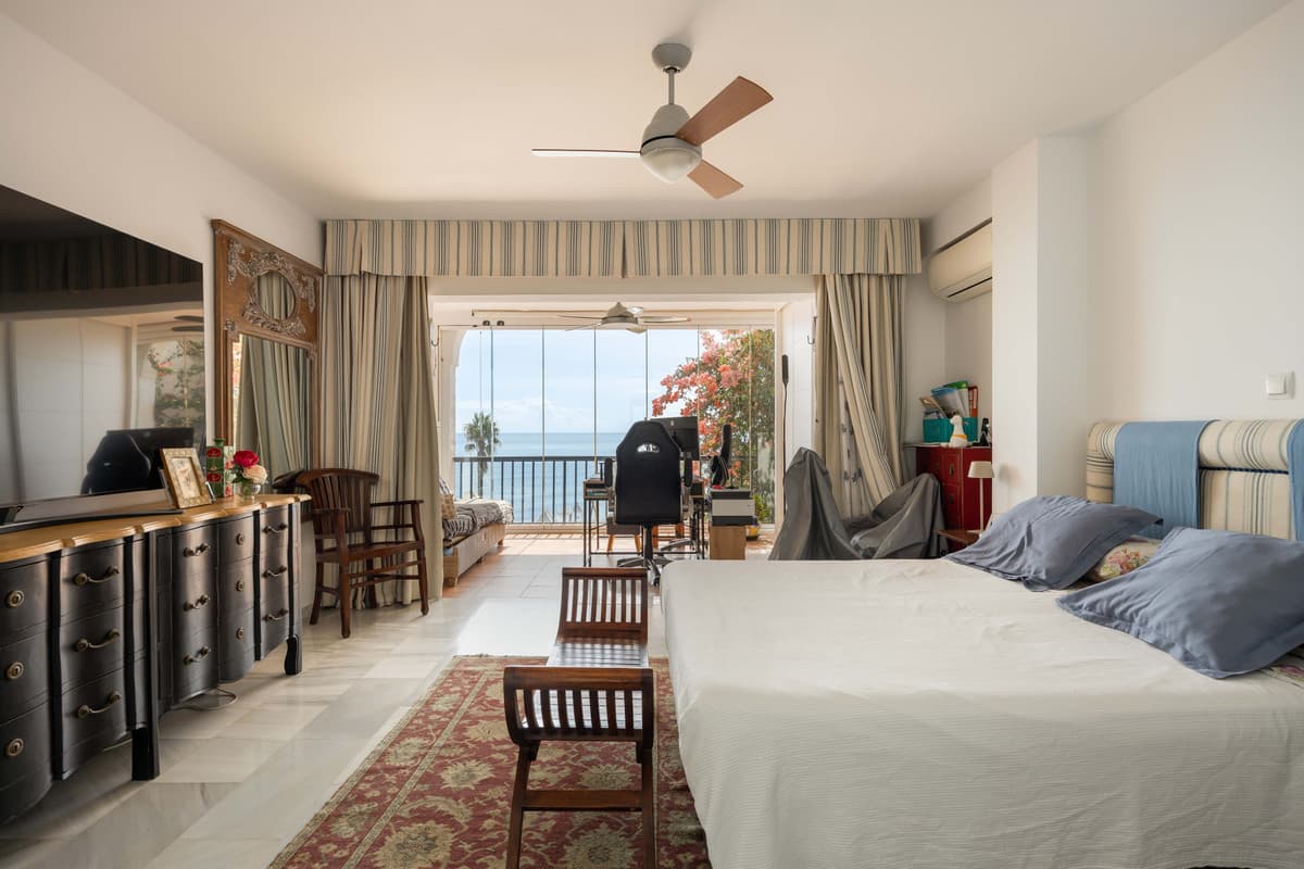 Middle Floor Apartment in Calahonda — photo 8 of 10
