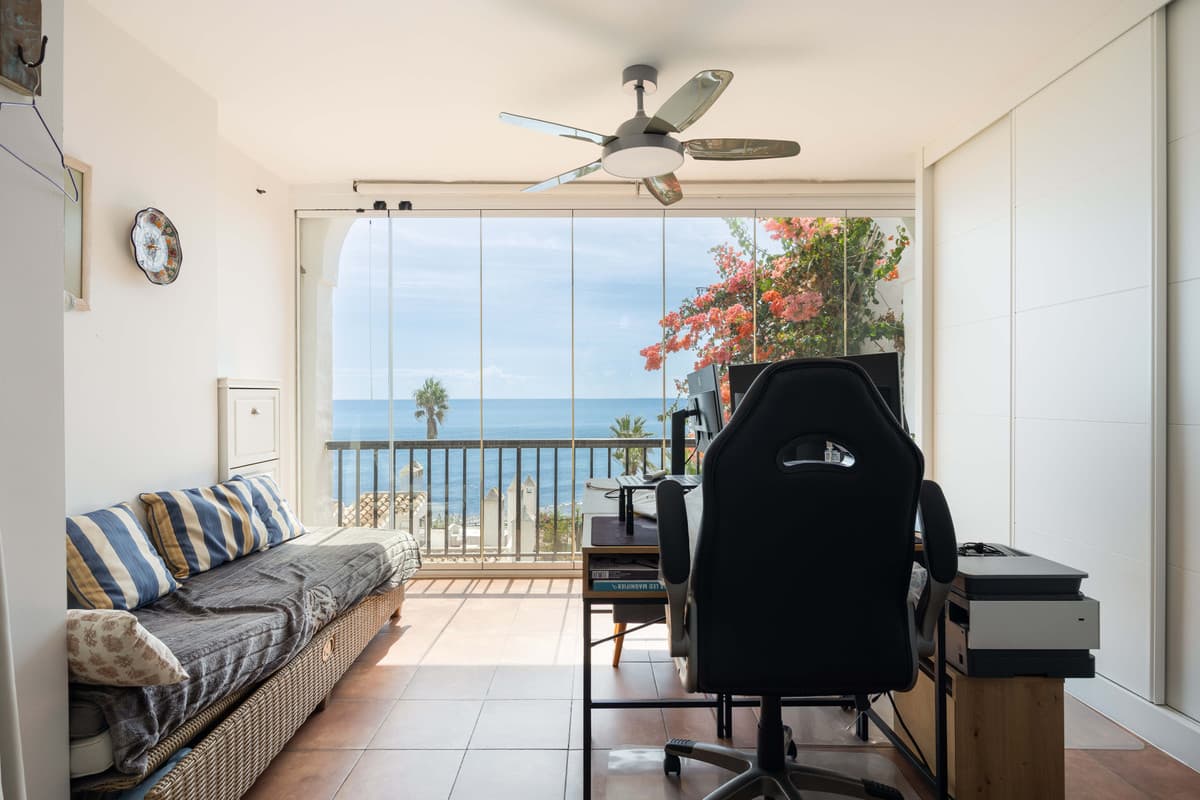 Middle Floor Apartment in Calahonda — photo 10 of 10