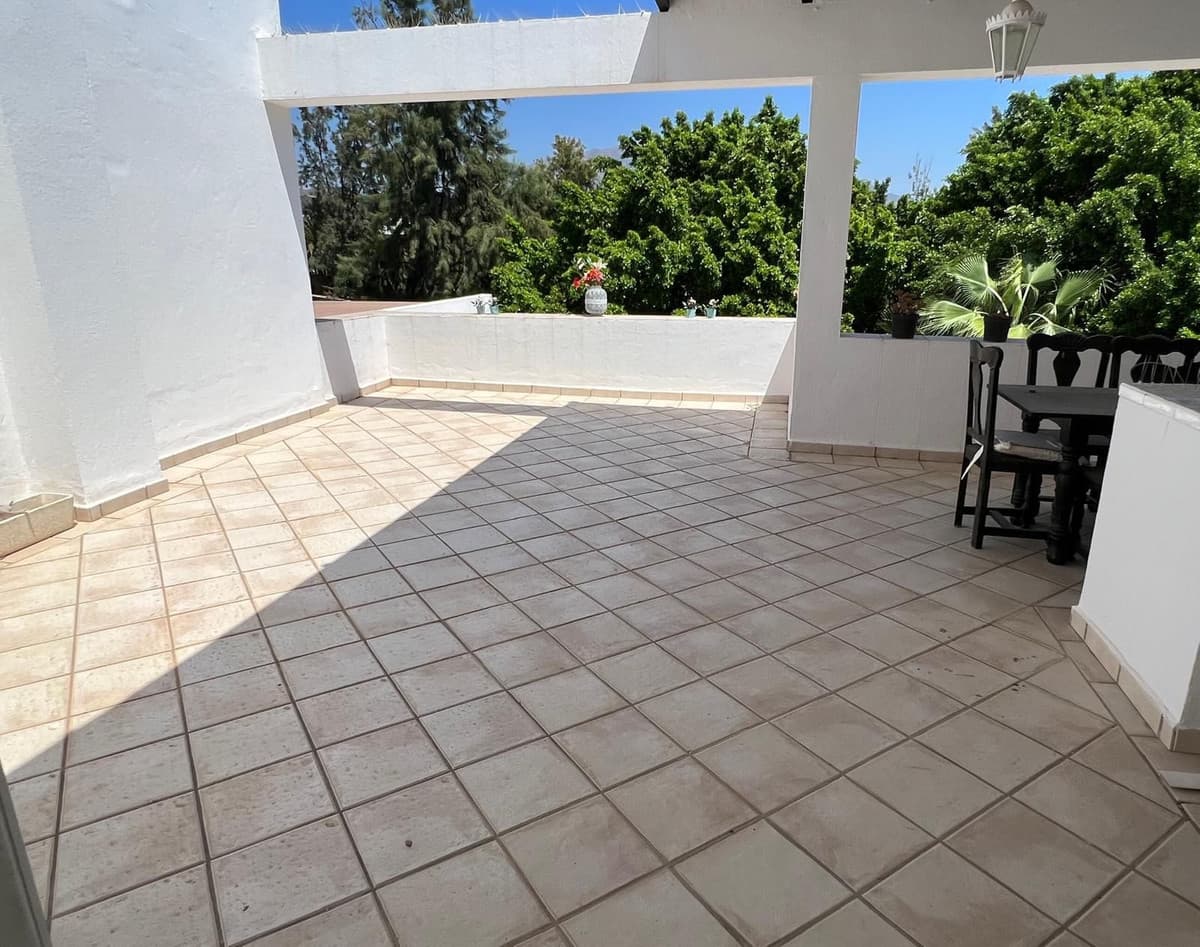 Townhouse in La Quinta — photo 1 of 10