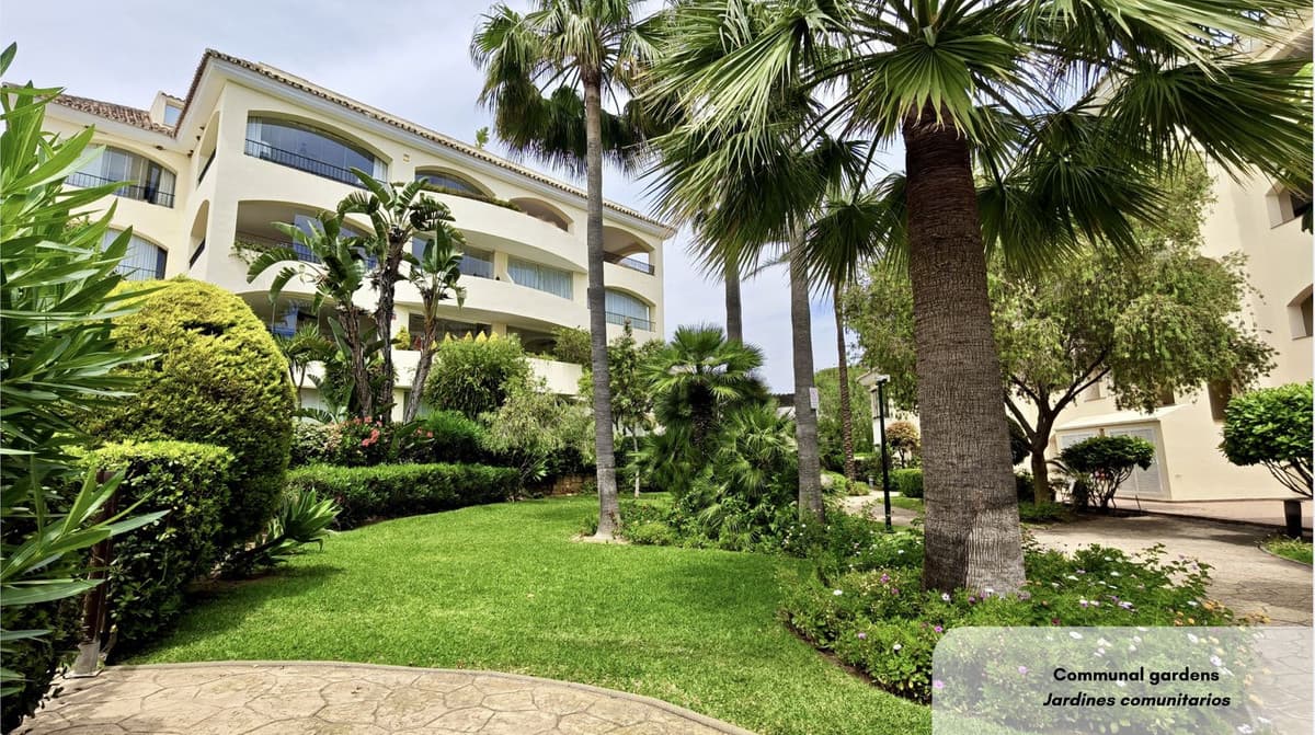 Middle Floor Apartment in Bahía de Marbella — photo 1 of 10