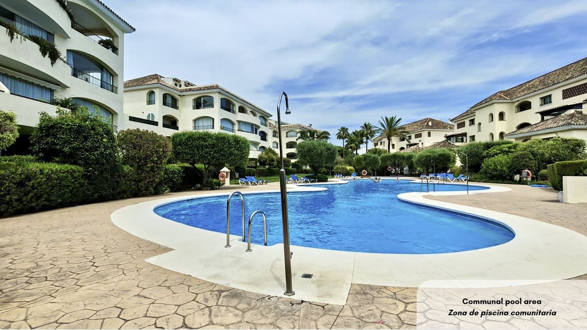 Middle Floor Apartment in Bahía de Marbella — photo 2 of 10