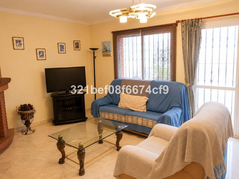 Townhouse in Estepona — photo 1 of 9