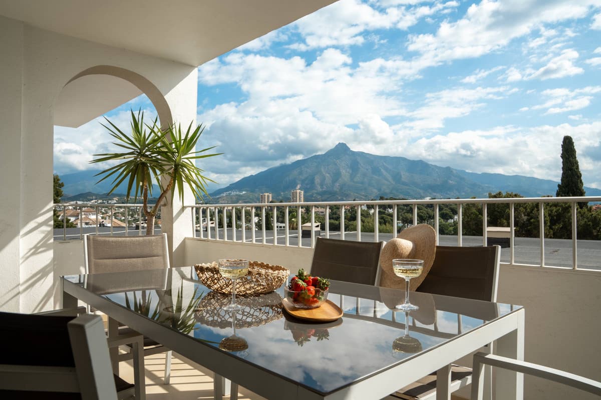 Middle Floor Apartment in Nueva Andalucía — photo 1 of 10