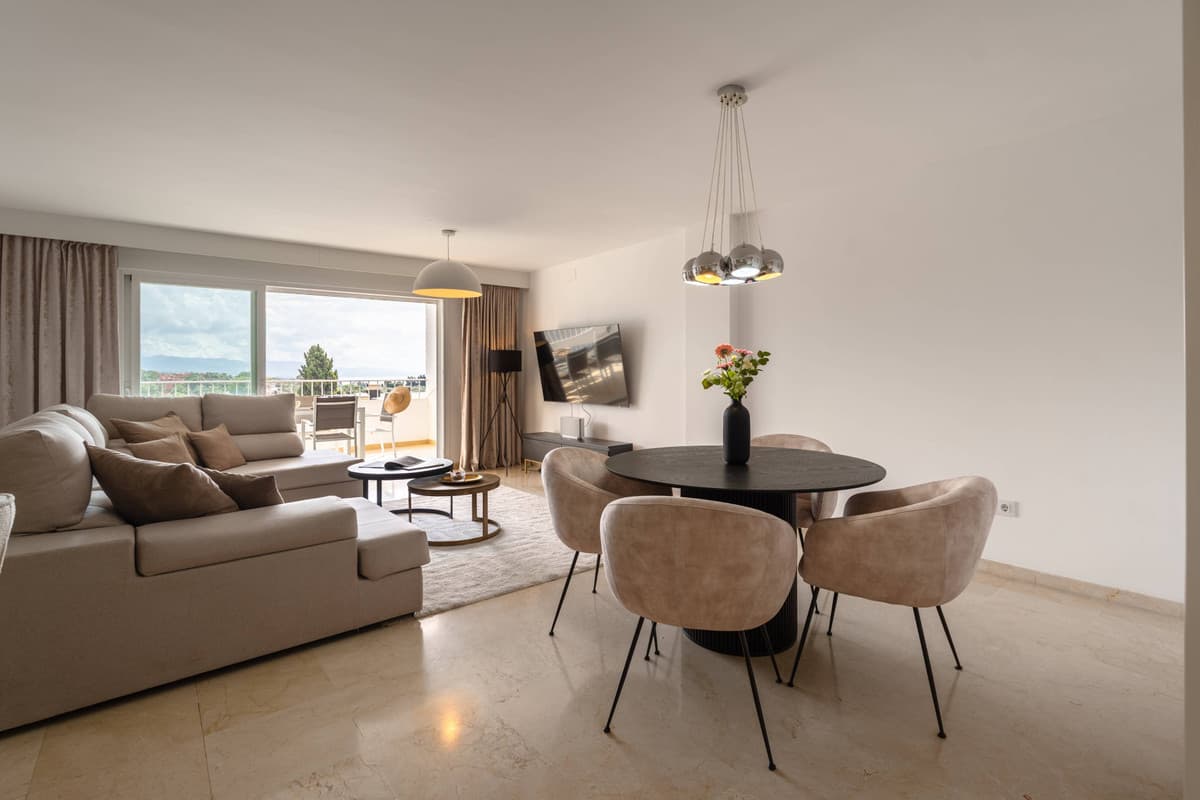 Middle Floor Apartment in Nueva Andalucía — photo 4 of 10