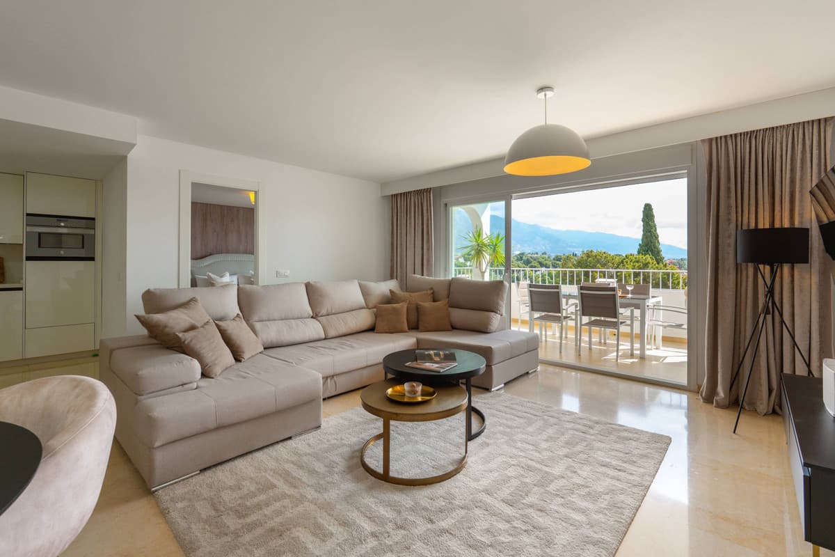 Middle Floor Apartment in Nueva Andalucía — photo 5 of 10