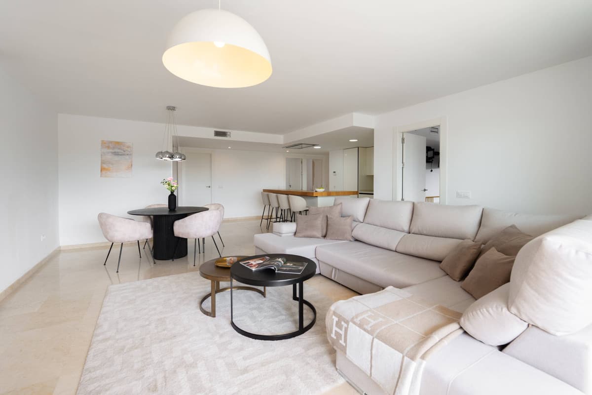 Middle Floor Apartment in Nueva Andalucía — photo 8 of 10
