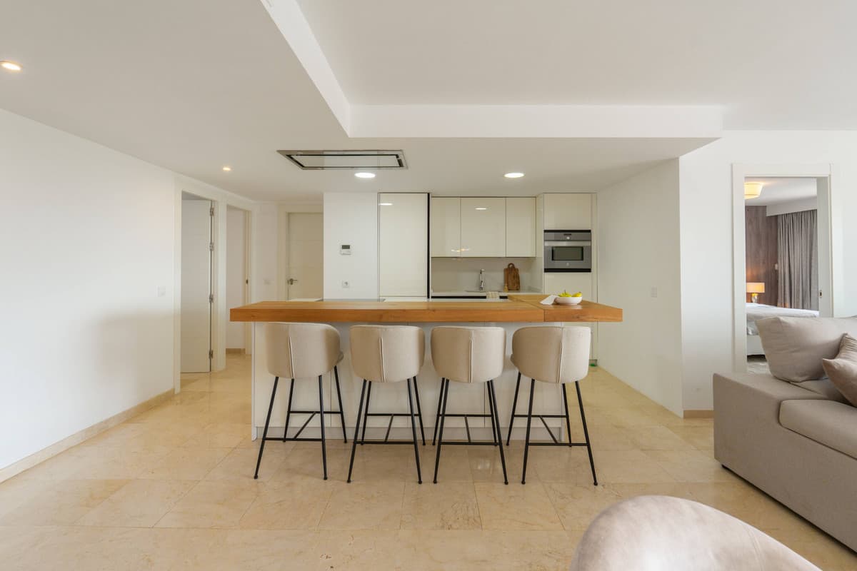 Middle Floor Apartment in Nueva Andalucía — photo 9 of 10