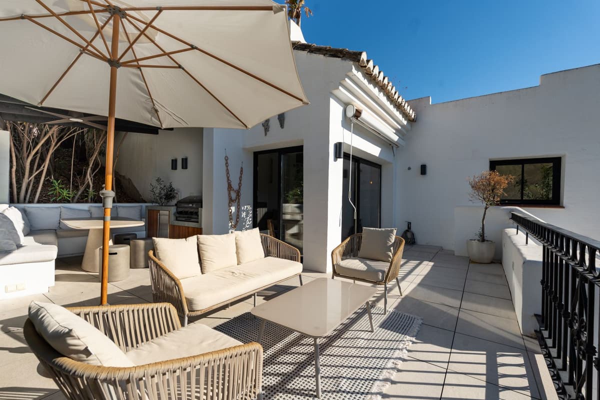 Semi-Detached House in Istán — photo 2 of 10