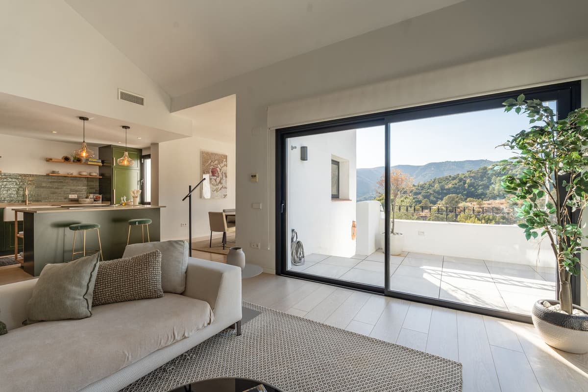 Semi-Detached House in Istán — photo 3 of 10