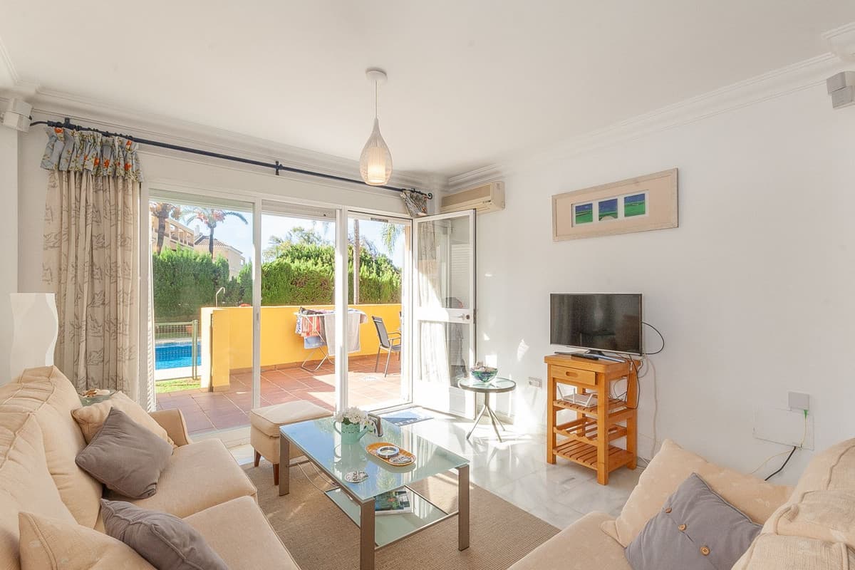 Ground Floor Apartment in Elviria — photo 3 of 10