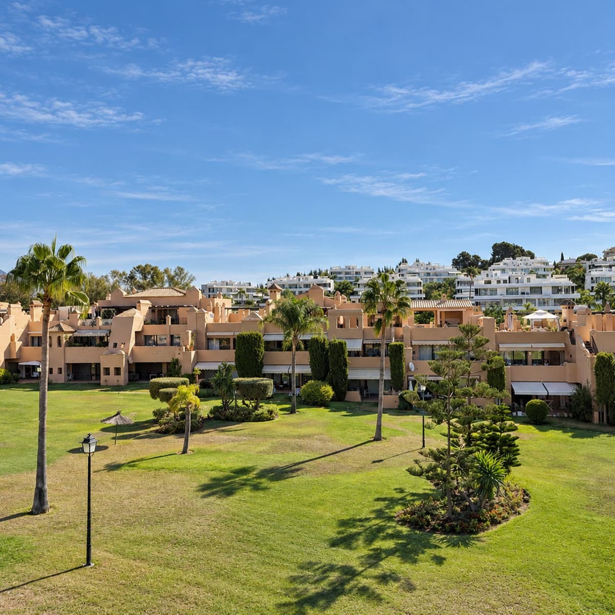 Middle Floor Apartment in Estepona — photo 2 of 10