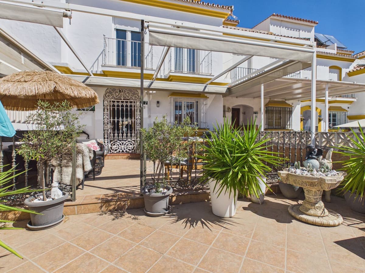 Townhouse in Estepona — photo 1 of 10