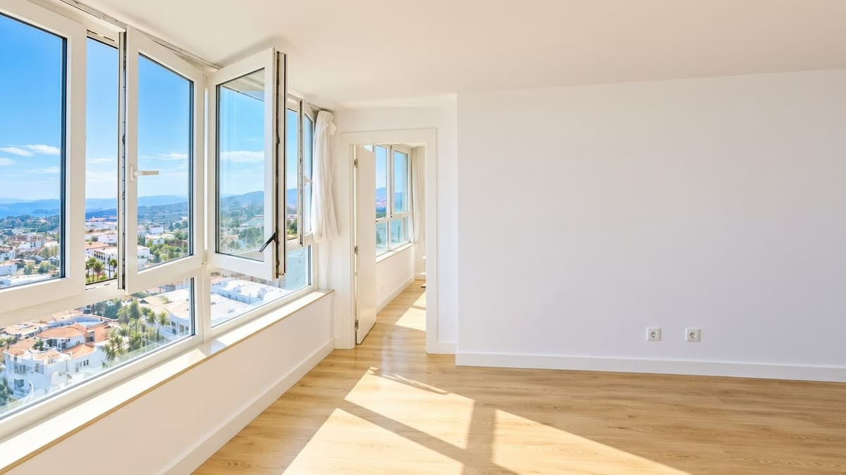 Middle Floor Apartment in Torreguadiaro — photo 3 of 10
