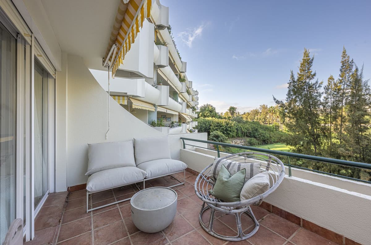 Middle Floor Apartment in Guadalmina Alta — photo 2 of 10