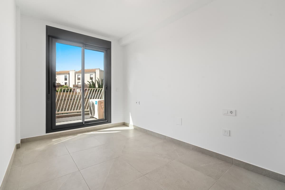 Middle Floor Apartment in Mijas — photo 9 of 10