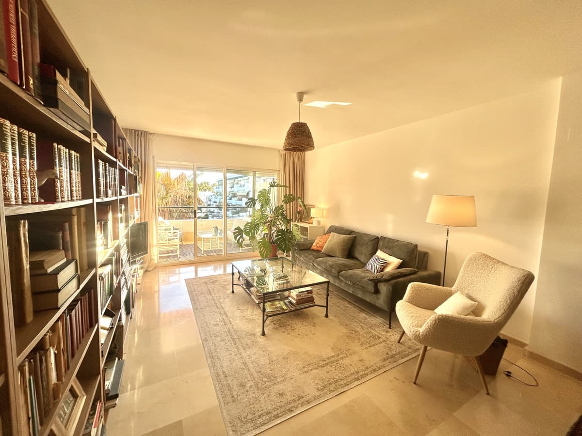 Middle Floor Apartment in Guadalmina Alta — photo 3 of 10