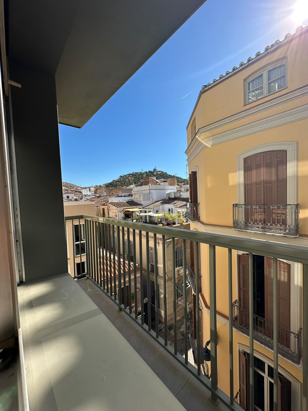 Middle Floor Apartment in Centro Histórico — photo 1 of 10