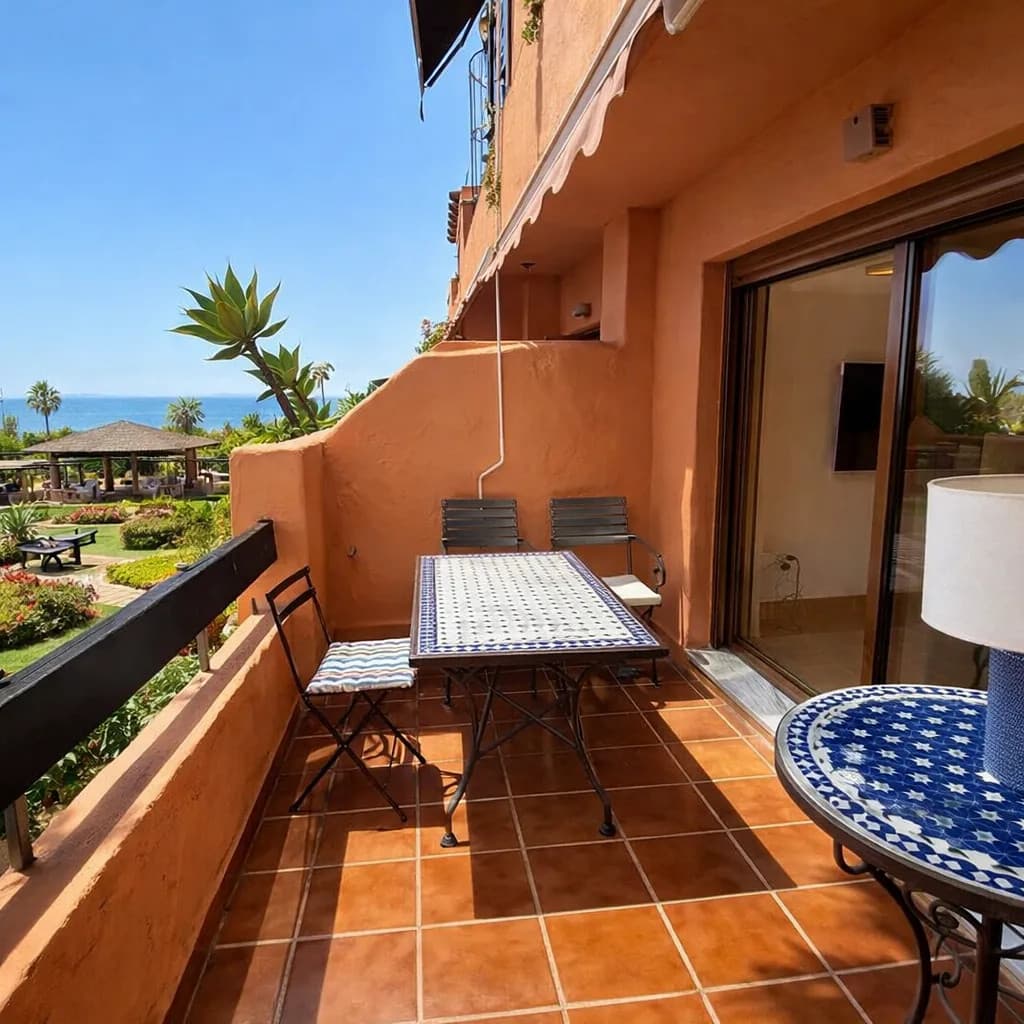 Middle Floor Apartment in Estepona — photo 5 of 10