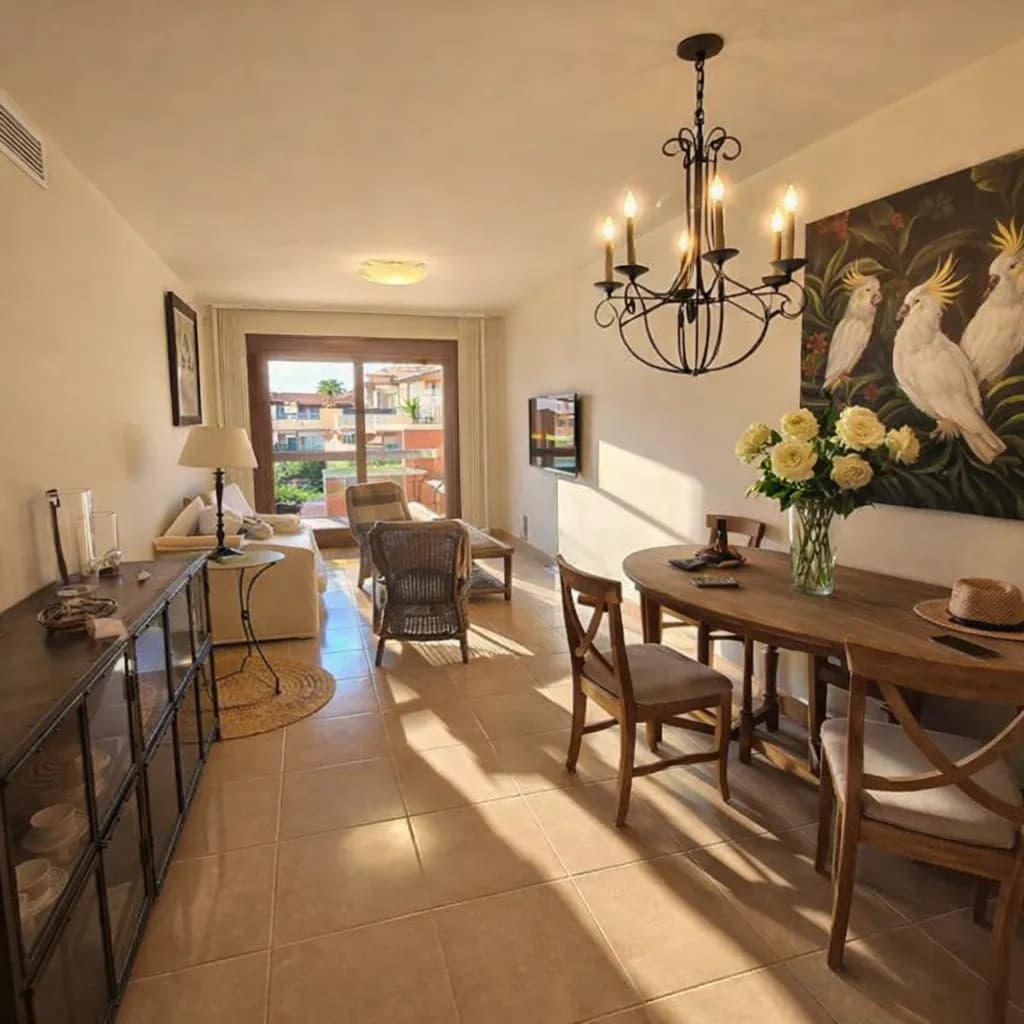 Middle Floor Apartment in Estepona — photo 7 of 10