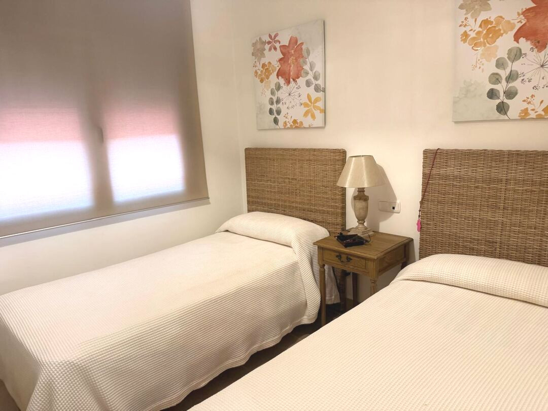 Middle Floor Apartment in Estepona — photo 8 of 10