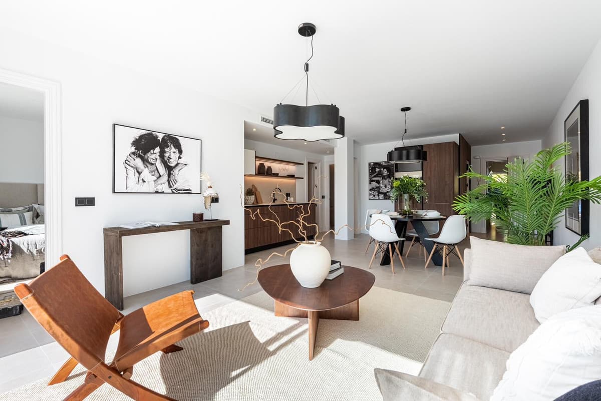 Middle Floor Apartment in La Quinta — photo 3 of 10