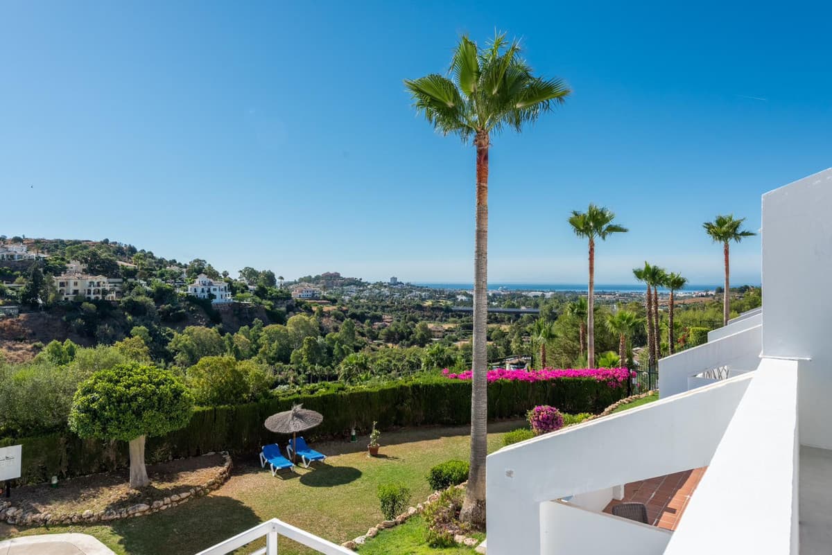 Middle Floor Apartment in La Quinta — photo 6 of 10