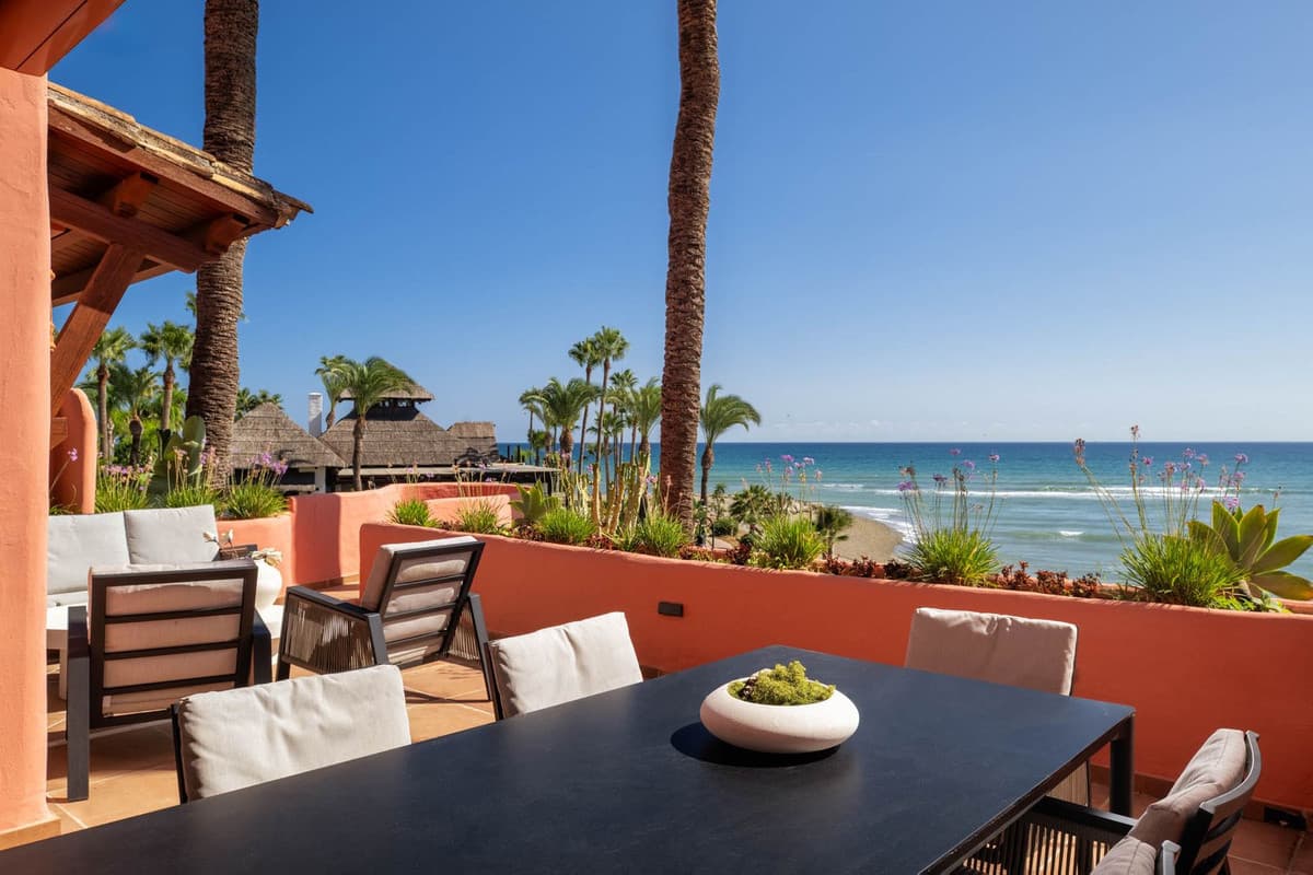 Middle Floor Apartment in Estepona — photo 1 of 10