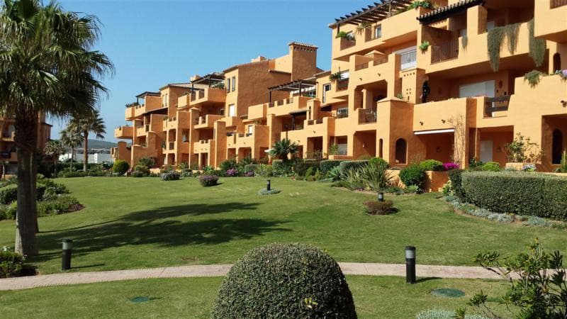 Ground Floor Apartment in La Duquesa — photo 1 of 10