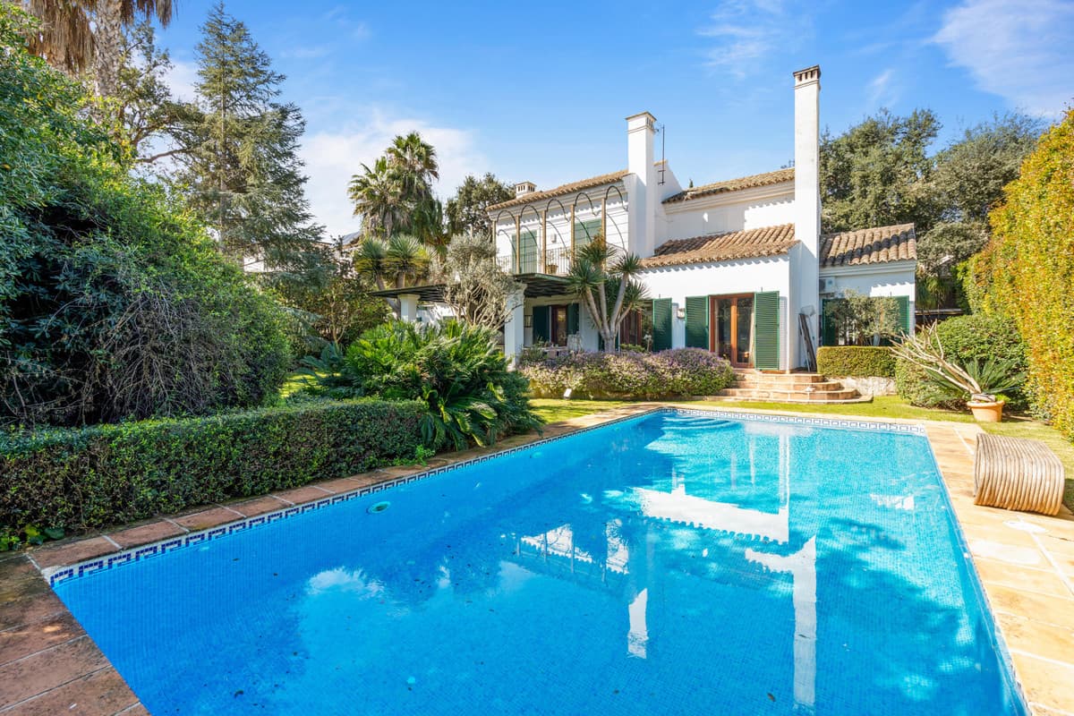 Detached Villa in Sotogrande Costa — photo 1 of 10